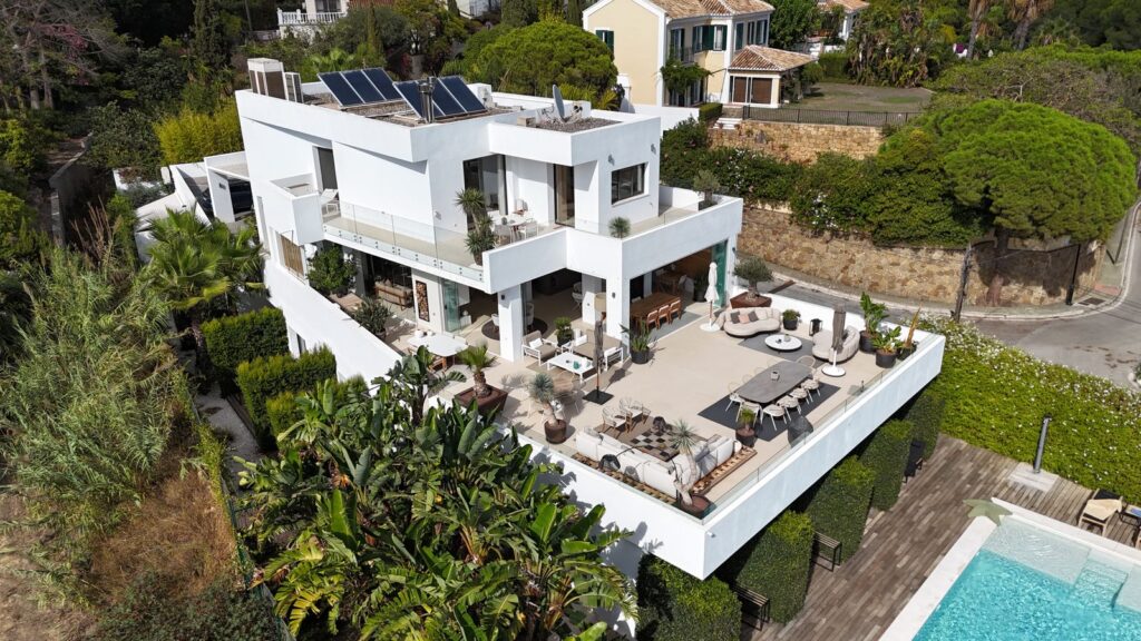 Detached villa with pool on the Costa del Sol